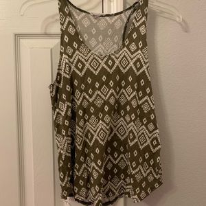 green and white tank top 💚